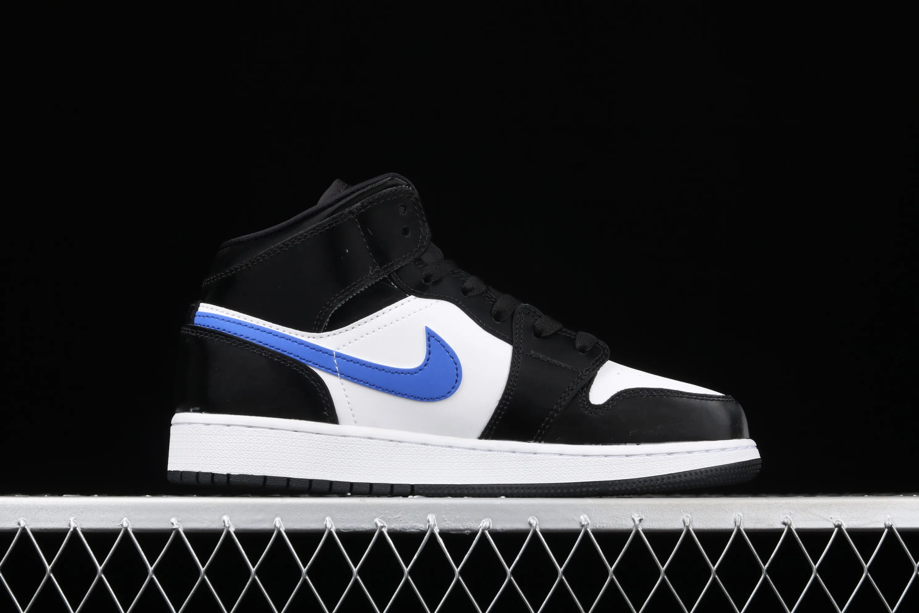 All Categories Air Jordan Jordan Series Basketball Shoes Air Jordan 1 Mid Special Price G Version Pure Original Air Jordan 1 Mid GS AJ1 Joe 1 Blue Panda China Basketball Shoes 554725-084